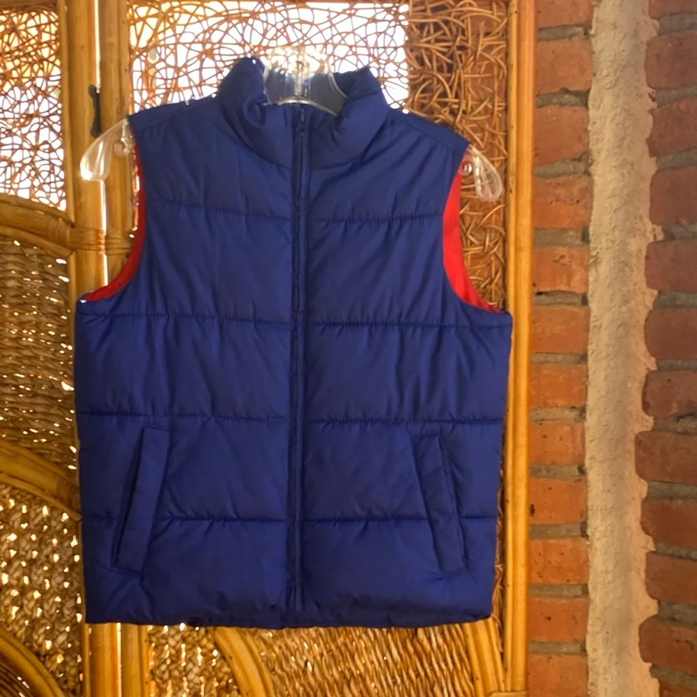 Old Navy Kids Navy and Red Puffer Vest Size M 8. Great Condition
